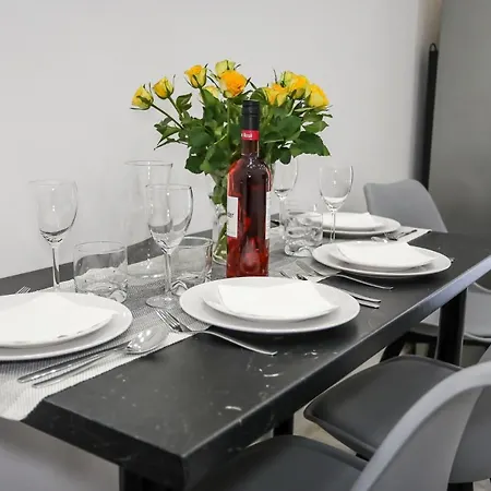 Cracow By Night Apartamento *