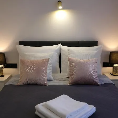 Cracow By Night Apartamento *