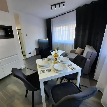 Cracow By Night Apartamento *