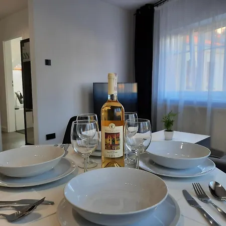 Cracow By Night Apartamento *